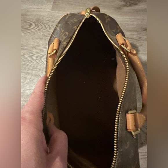 Authentic Louis Vuitton Speedy 30 - Picture 3 of 11